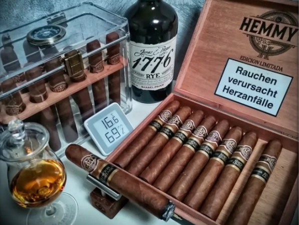 Essential Cigar Accessories for Beginners | Xifei Accessories