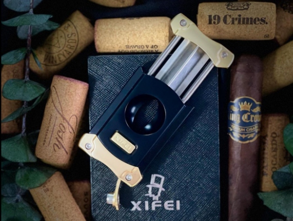 Unveiling the Art of Precision: Why Use a V-Cut Cigar Cutter? | Xifei Accessories