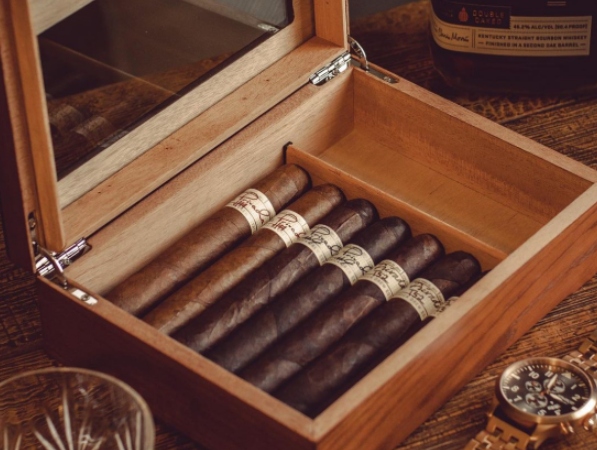 How to season a humidor?