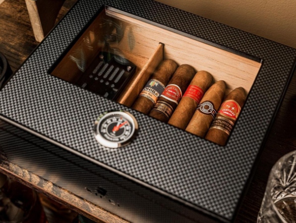 Why Use a Cigar Humidor ?